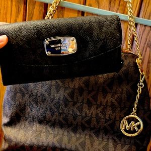 AUTHENTIC and in perfect condition Michael Kors wallet and purse